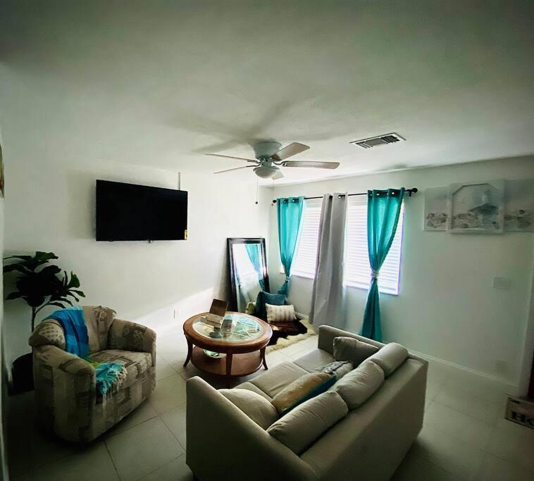הוילה פורט לודרדייל Cheerful 1-Bed On Oakland Park Fl מראה חיצוני תמונה